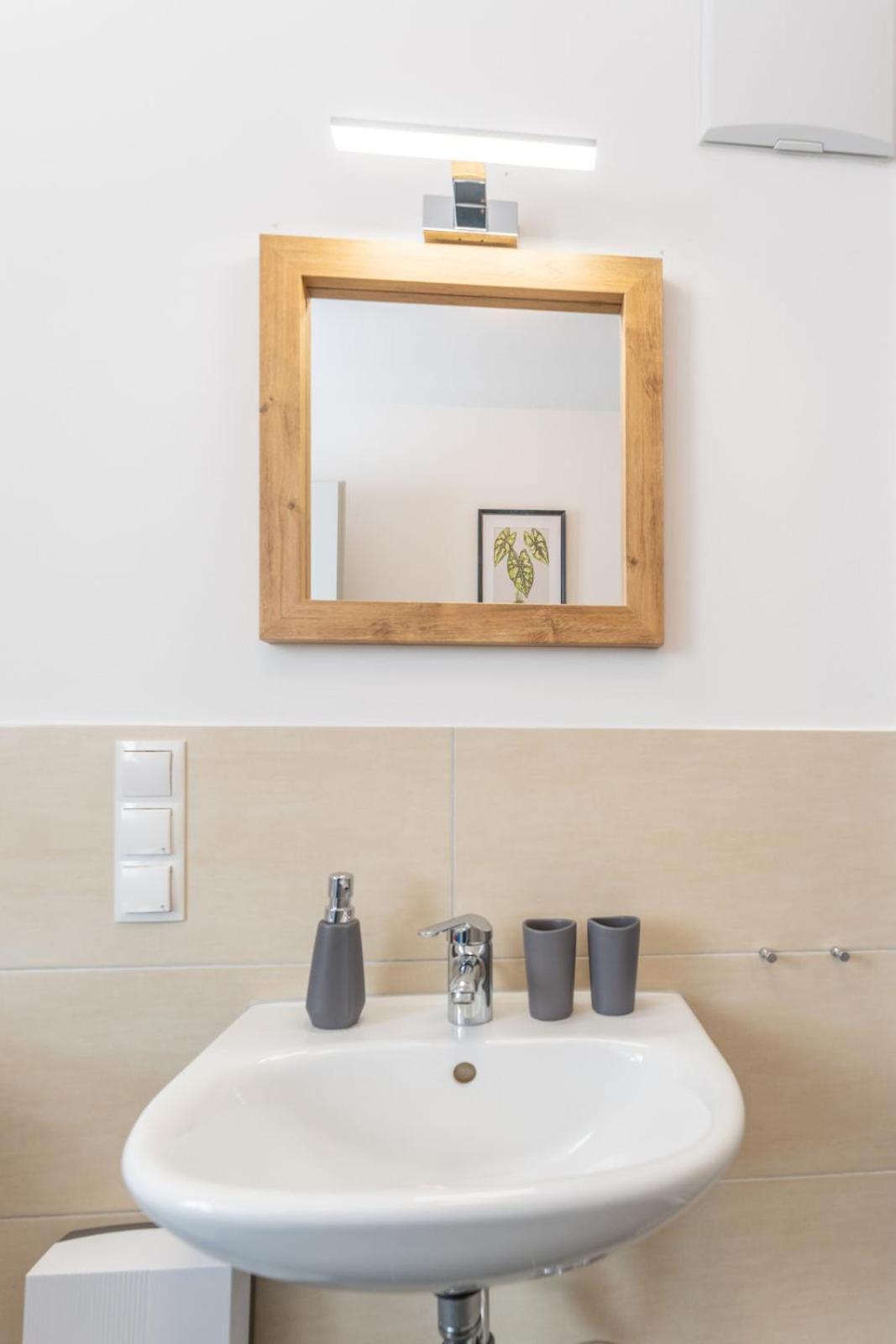 Modernes Apartment Mit Privatem Stellplatz Wenige Minuten Von Der Innenstadt & Mosel Koblenz  Dış mekan fotoğraf